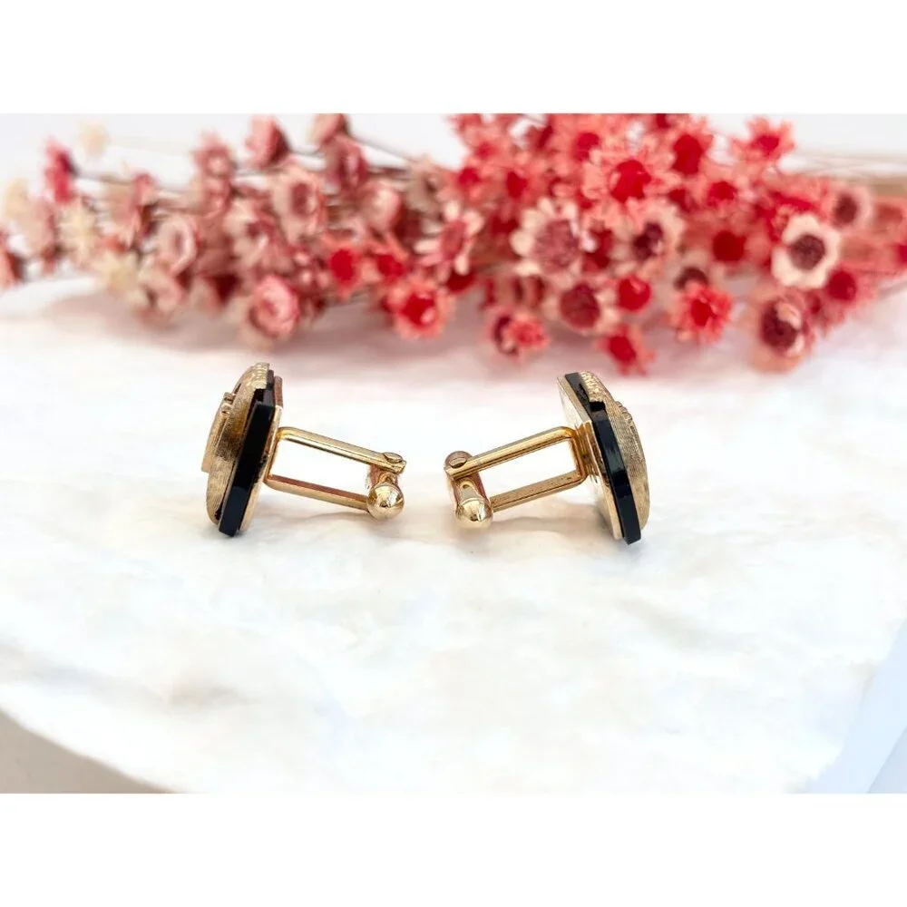 Swank Signed Black & Gold Toned W Emblem 80's Retro Square Vintage Cufflinks